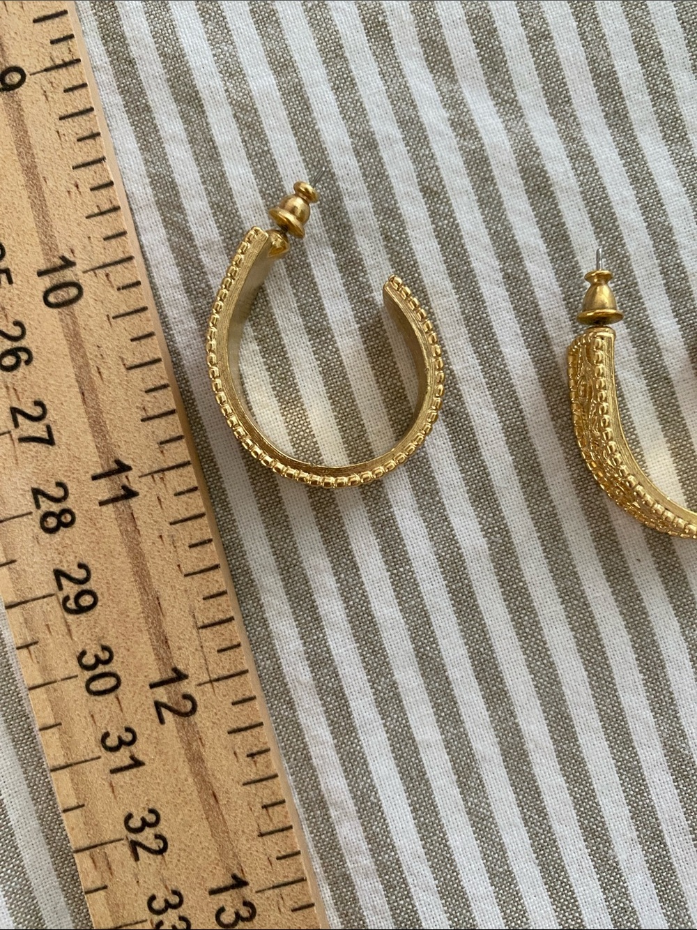 Vintage 90’s Intricate Gold Filigree Cuff Hoop Earrings - Picture 7 of 7